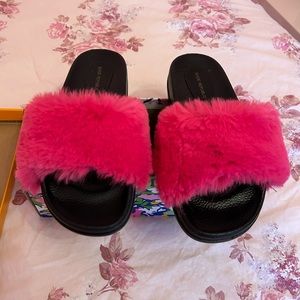 NEW NWT Shoe Republic LA Hot Pink Fuzzy Slides Sandals 9 Barbie barbiecore black